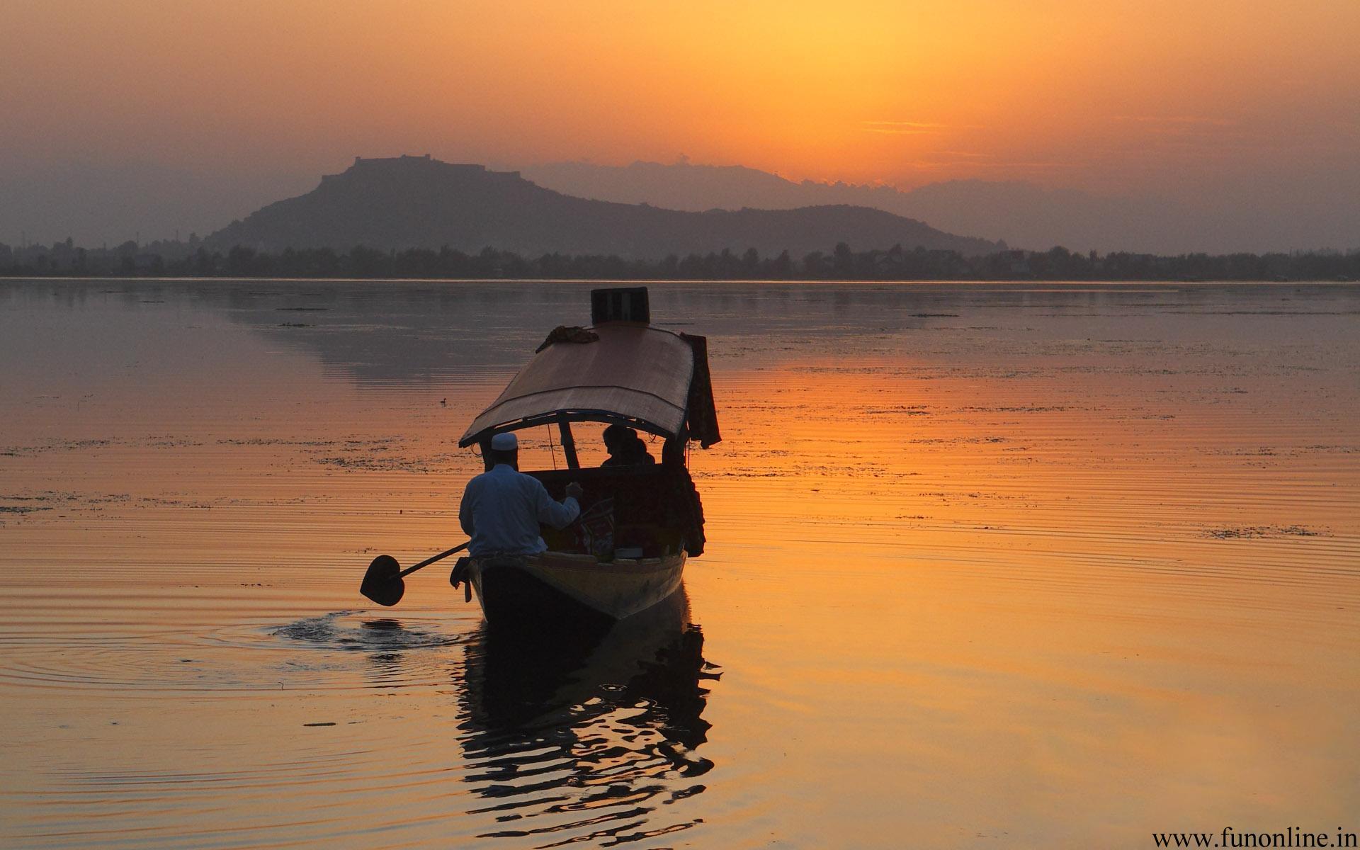 kashmirs-dal-lake-sunset-wallpaper.jpg